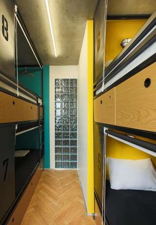 Хостел Suffix Hostel & Apartments Калининград Односпальная кровать в общем номере для мужчин и женщин-2