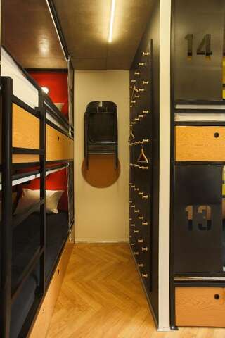 Хостел Suffix Hostel & Apartments Калининград Односпальная кровать в общем номере для женщин-2