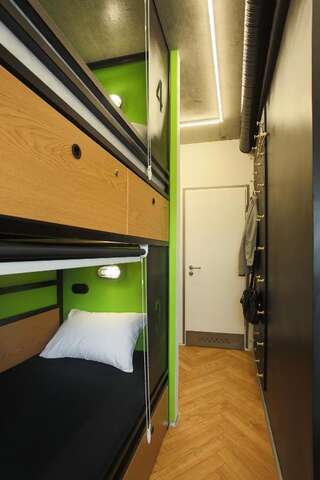 Хостел Suffix Hostel & Apartments Калининград Односпальная кровать в общем номере для мужчин и женщин-3